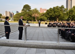 The two leaders and the audience