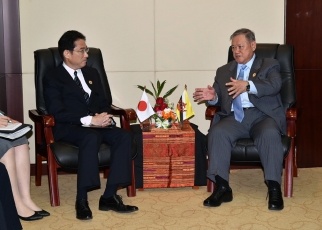 Foreign Minister Fumio Kishida Meets with the Minister at Prime Minister’s Office and Second Minister of Foreign Affairs and Trade of Brunei 2