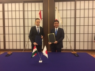 Signing of the Japan-Hungary Working Holiday Agreement 2