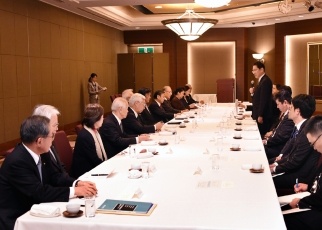 Meeting with Fukuoka Prefecture economic officials at dinner