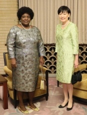 Mrs. Akie Abe1