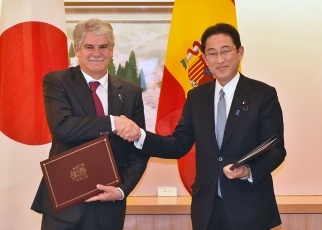 Signing of the Japan-Spain Working Holiday Agreement 2