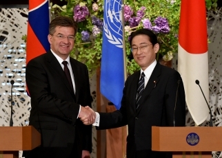 (photo1) Foreign Minister Fumio Kishida Holds Luncheon Meeting with the President of the 72nd Session of the United Nations General Assembly
