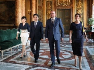 photo2: Prime Minister Shinzo Abe and Mrs. Abe Hold a Dinner Meeting with the Prime Minister of Belgium and Ms. Derbaudrenghien