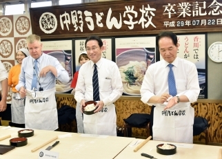 Foreign Minister Kishida Visits Kagawa Prefecture and Hyogo Prefecture 1