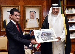 Foreign Minister Kono Visits Kuwait1