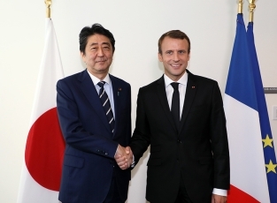 Photo: Japan-France Summit Meeting