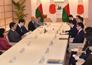 Japan-Madagascar Foreign Ministers’ Meeting 2