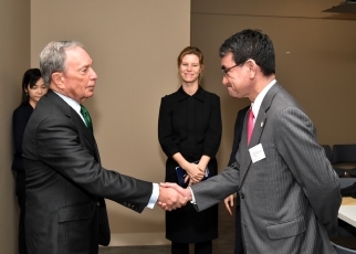 photo1: Meeting between Foreign Minister Kono and Mr. Bloomberg (Former NY mayor)