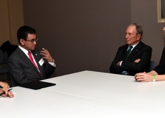 photo3: Meeting between Foreign Minister Kono and Mr. Bloomberg (Former NY mayor)