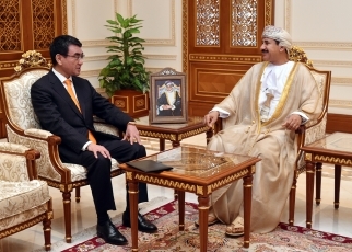 Meeting between Foreign Minister Taro Kono and Minister of Royal Office of Oman Sultan bin Mohammed Al Numani 2