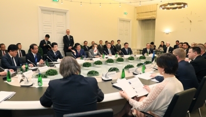 (Photo 1) Photograph of the expanded summit meeting with Japanese businesses