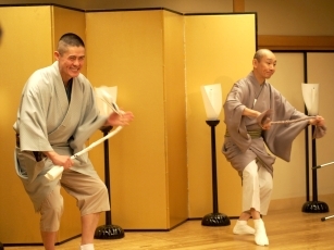 (photo5) Performance by ”houkan” (Male entertainer)