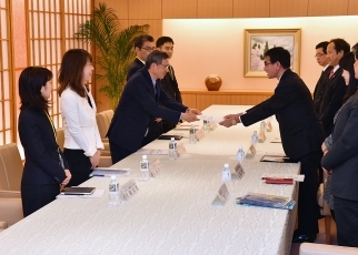 photo2: The third meeting of the Advisory Panel on Climate Change with the attendance of Mr. Taro Kono, Minister for Foreign Affairs