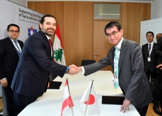 Courtesy Call on Prime Minister Hariri by Mr. Taro Kono, Minister for Foreign Affairs(handshake)