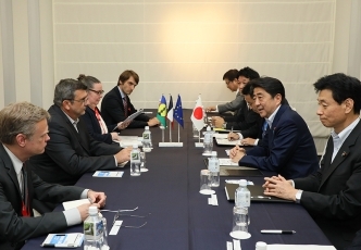 Courtesy Call from the President of the Government of New Caledonia(Meeting)<br>(Photo: Cabinet Public Relations Office)