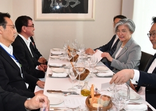 Japan-ROK Foreign Ministers' Meeting2