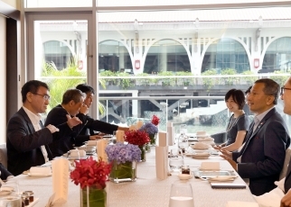 Japan-Singapore Foreign Ministers’ Meeting (Breakfast Meeting) 3