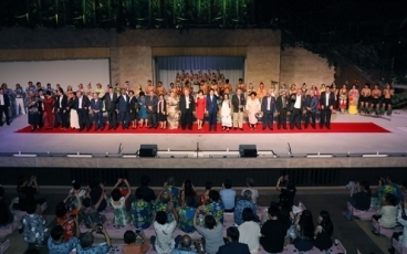 Prime Minister attending a commemorative photograph session