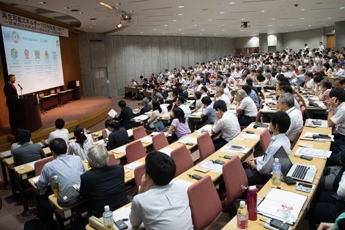 (Photo 3) Symposium Toward a 100% Renewable Energy Society