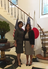 (Photo 1) Mrs. Akie Abe, the spouse of the Prime Minister of Japan, along with Mrs. Karen Pence, Second Lady of the United States of America, joined a reception to celebrate the University of Tsukuba Art Therapy Pilot Program