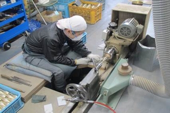 (Photo 8) Making Takaoka copperwares