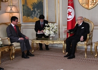 Foreign Minister Kono Pays a Courtesy Call on H.E. Mr. Beji Caid Essebsi, President of the Republic of Tunisia