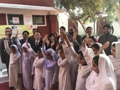 (photo1) The girl students at a primary school are actually showing the importance of washing their hands.