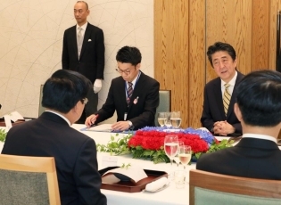 (Photo3) Photograph of the Japan-Lao Summit Meeting 2