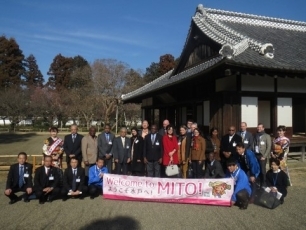 (Photo1) Commemorative photo