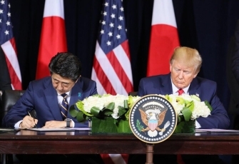 (Photo6) Photograph of the Japan-U.S. Summit Meeting (signing ceremony) 3