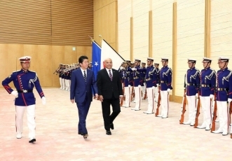 (Photo3) Photograph of the salute and the guard of honor ceremony 2