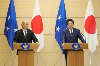 (Photo6) Photograph of the joint press announcement 1