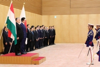 (Photo2) Photograph of the salute and the guard of honor ceremony (Photo: Cabinet Public Relations Office)