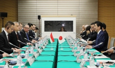 (Photo4) Photograph of the Japan-Hungary Summit Meeting (Photo: Cabinet Public Relations Office)