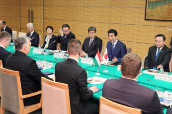 (Photo5) Photograph of the Japan-Hungary Summit Meeting (Photo: Cabinet Public Relations Office)