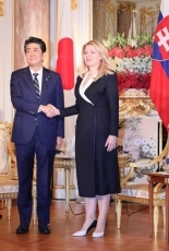 (Photo1) Meeting between Prime Minister Shinzo Abe and President of the Slovak Republic Zuzana Čaputová