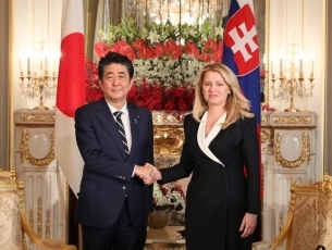 (Photo2) Meeting between Prime Minister Shinzo Abe and President of the Slovak Republic Zuzana Čaputová