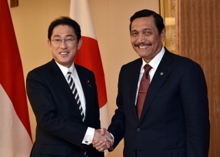 Foreign Minister Kishida Meets with the Coordinating Minister for Maritime Affairs of Indonesia 1