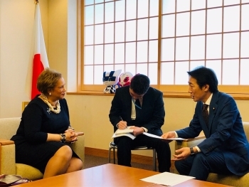 (Photo)Parliamentary Vice-Minister for Foreign Affairs Nakayama received a courtesy call by Ms. Catherine Pollard, United Nations Under-Secretary-General for Management Strategy,Policy and Compliance. Courtesy visit