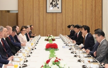 (Photo3) Photo: Cabinet Public Relations Office