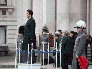 (Photo1) Salute and guard of honor ceremony