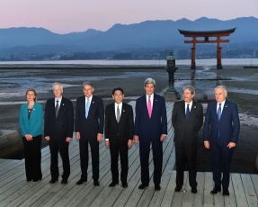 (画像)G7 Foreign Ministers Visit Itsukushima Shrine