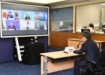 (Photo 1) Foreign Ministers’ Special Video Conference of the “Central Asia plus Japan” Dialogue