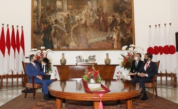 President Joko and Prime Minister only with their interpreters at the table