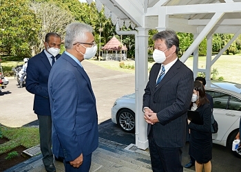 Courtesy Call on Prime Minister Pravind Kumar Jugnauth of the Republic of Mauritius by Foreign Minister MOTEGI Toshimitsu(Reception)