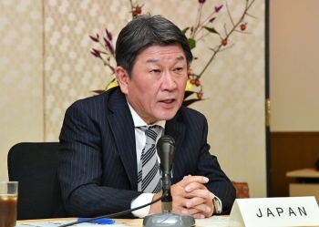 (photo 1) Minister Motegi