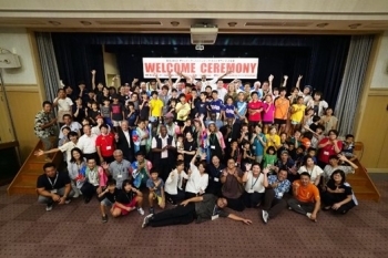 (photo 2) Participants are gathering