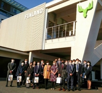 (photo 12) Participants gathering behind the building