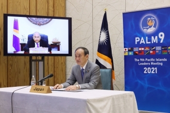 Courtesy Call on Prime Minister SUGA Yoshihide by H.E. Mr. Christopher J. Loeak, Acting President and Minister in Assistance to the President and Environment, the Republic of the Marshall Islands
